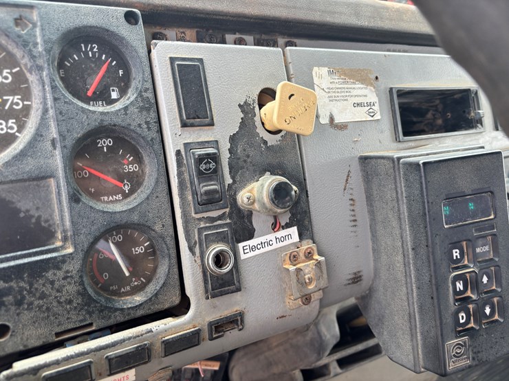 1998-freightliner-fl112-image-39