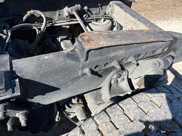 2004-freightliner-cst120-century-classic-s/t-t/a-day-cab-truck-tractor-image-11