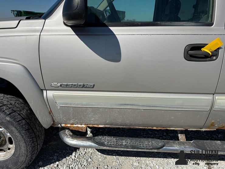 2004-chevrolet-2500hd-image-16