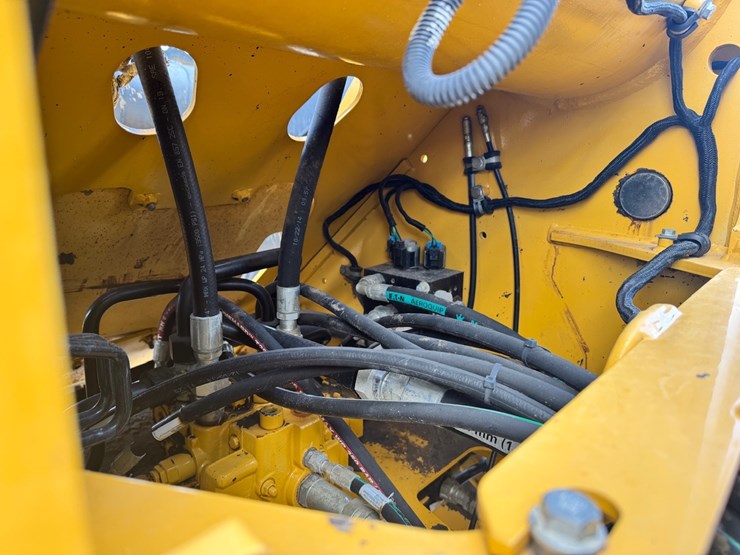 2015-deere-544k-image-30