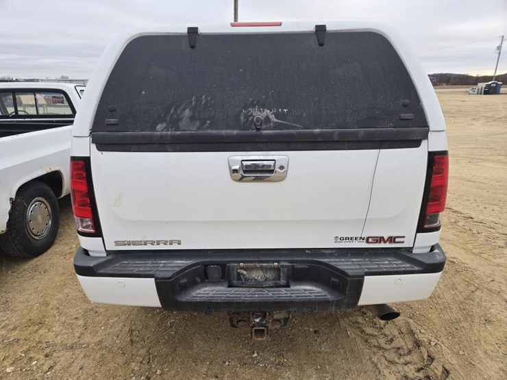 2013-gmc-sierra-2500-image-8