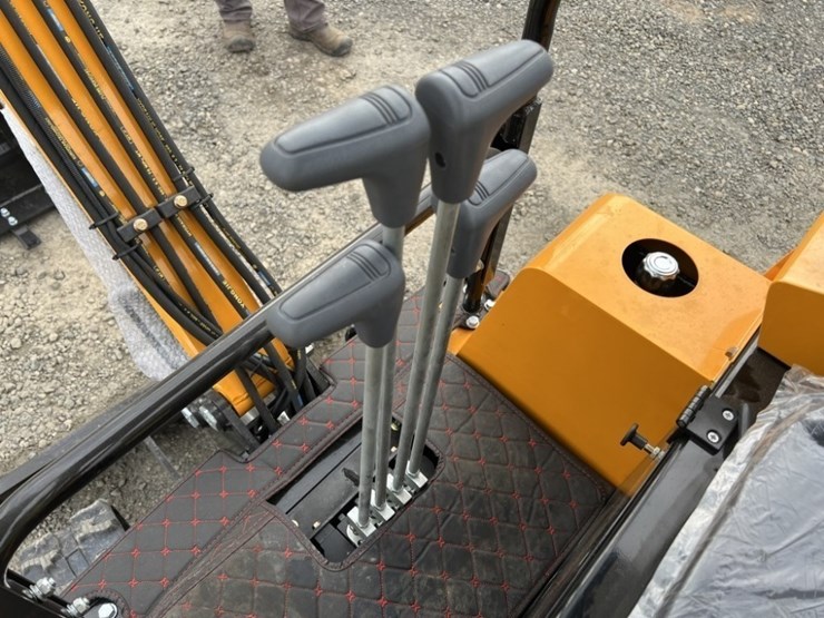 2026-miva-va15-mini-hydraulic-excavator-image-19