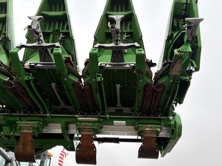 2024-john-deere-c12f-image-22