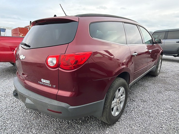 2010-chevrolet-traverse-image-3