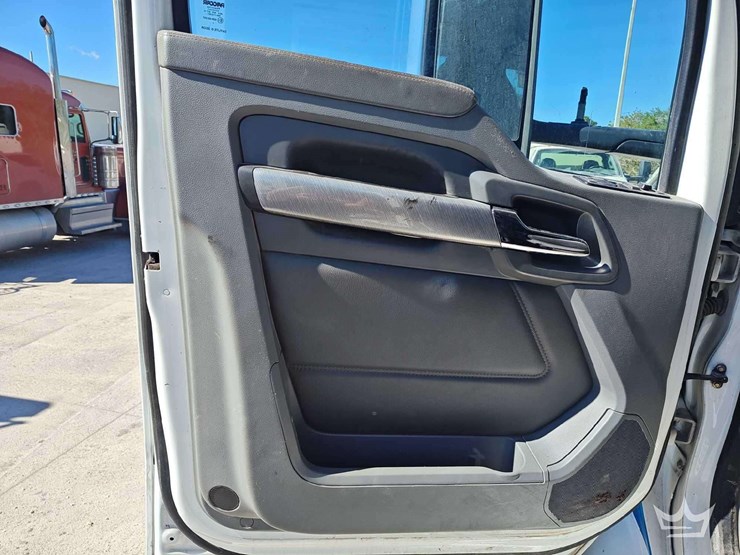 2019-kenworth-t880-image-49