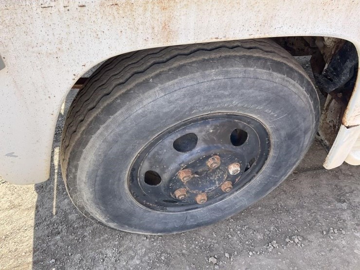 1974-ford-600-image-7