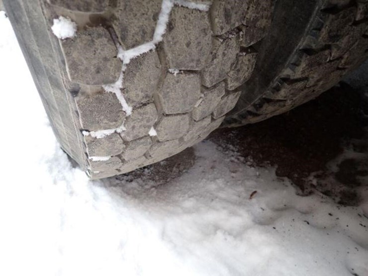 2002-gmc-7500-image-52