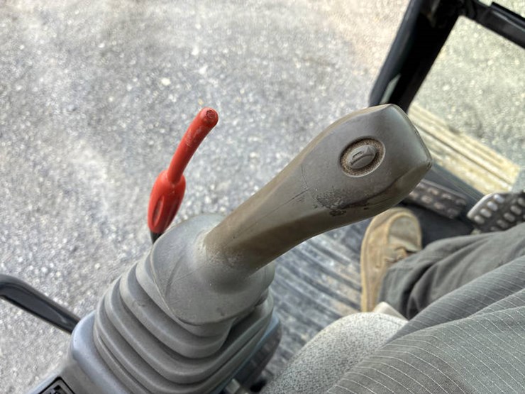 2021-deere-250g-lc-image-91