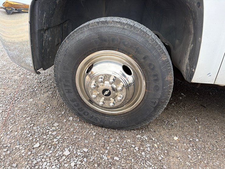 2011-chevrolet-3500-image-8