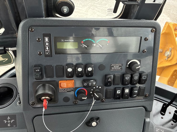 2020-john-deere-2020-image-70