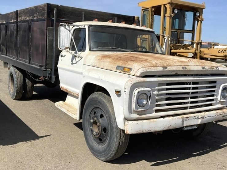 1974-ford-600-image-1