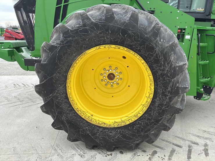 2025-john-deere-9r-590-image-47