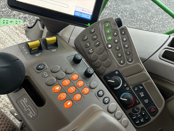 2014-john-deere-s680-image-105