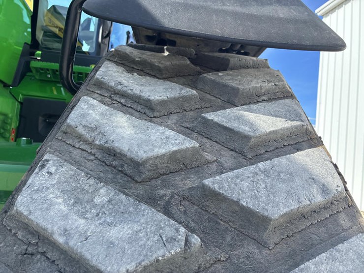 2021-john-deere-8rx-370-image-44