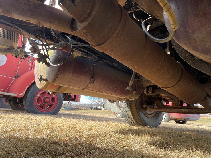 #4205-•-autocar-day-cab-semi-tractor,-(has-title)-image-20