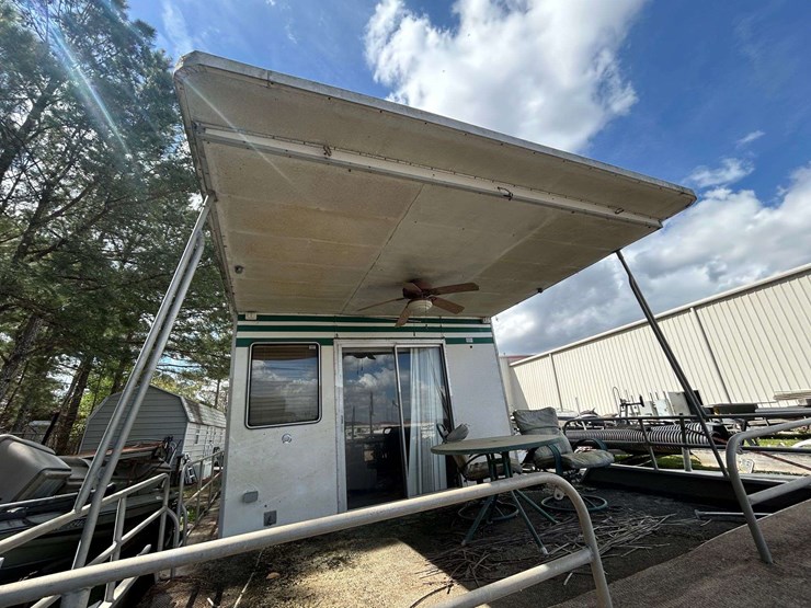 1982-14x46-summerset-aluminum-houseboat-image-20