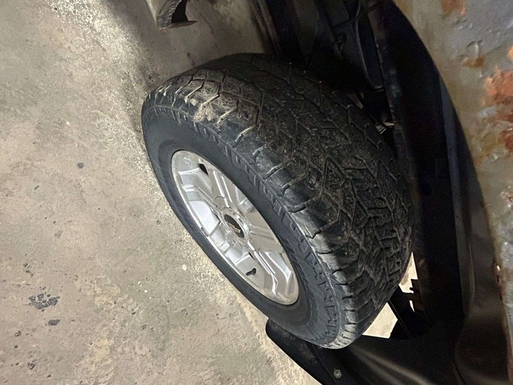 2013-chevy-silverado-lt-z71-pick-up-truck-image-8