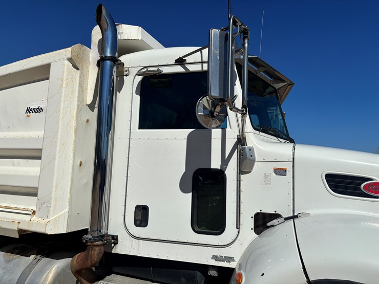 2009-peterbilt-340-image-15