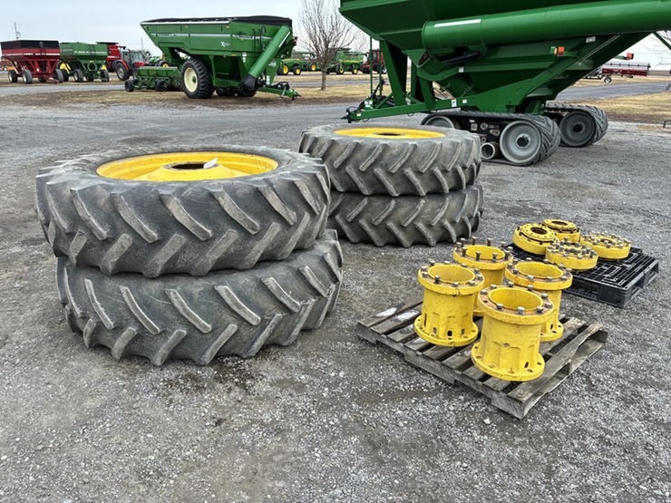 john-deere-10-image-1