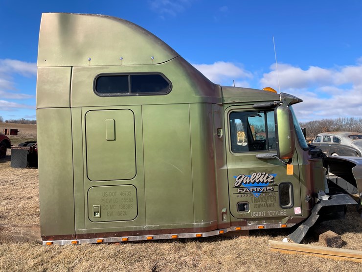 #4223-•-2002-mack-cx613-semi-tractor-sleeper-cab-image-3