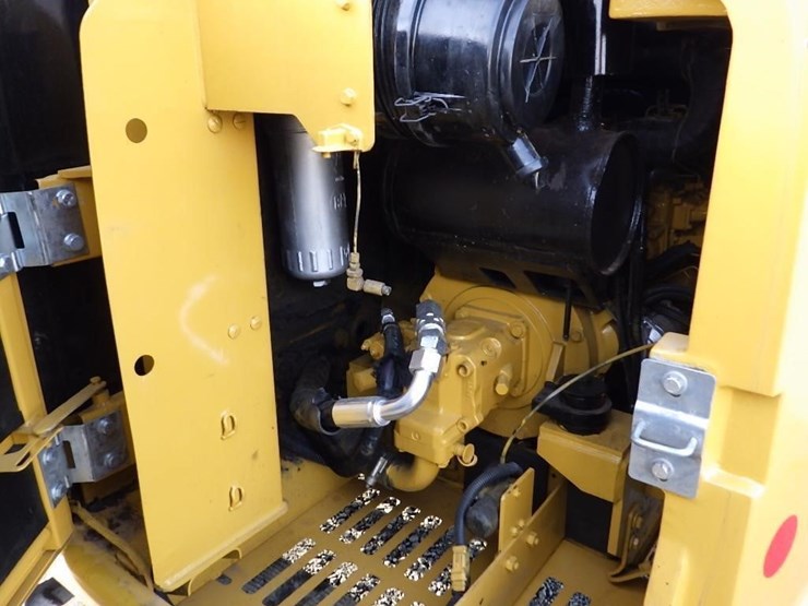 caterpillar-305.5-image-15