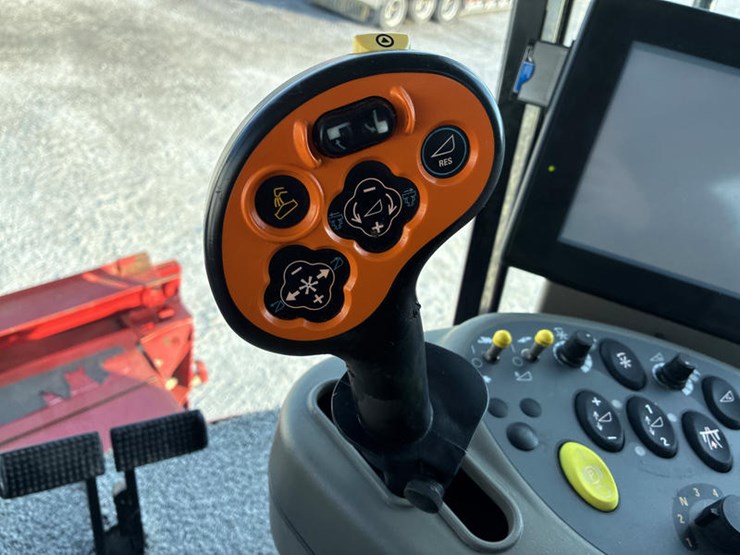 2010-case-ih-8120-image-110