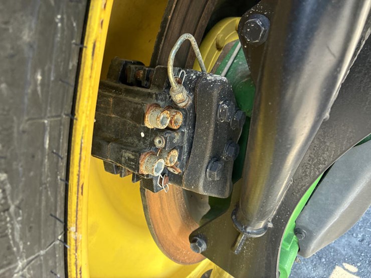 2022-john-deere-600r-image-16