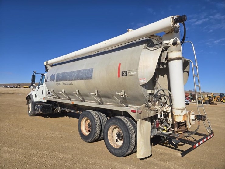 2007-international-7600-image-14