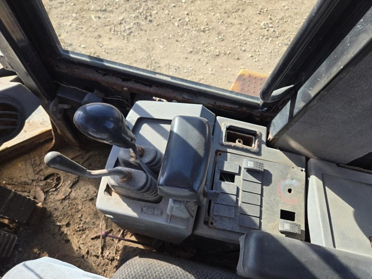 2005-caterpillar-938g-image-20