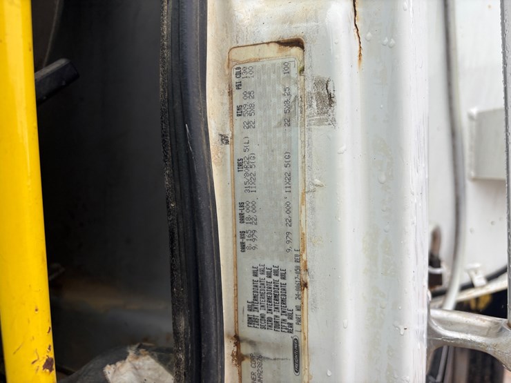 1998-freightliner-fl112-image-28