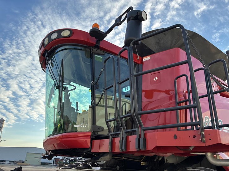 2010-case-ih-8120-image-23