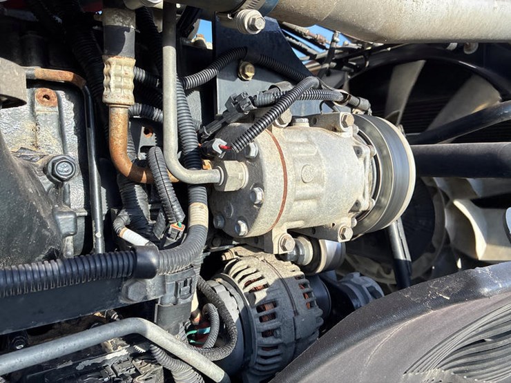 2011-case-ih-magnum-315-image-62