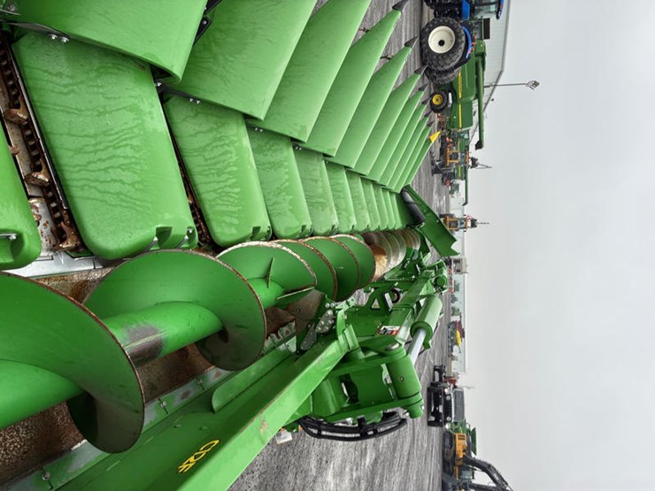 2024-john-deere-c12f-image-4
