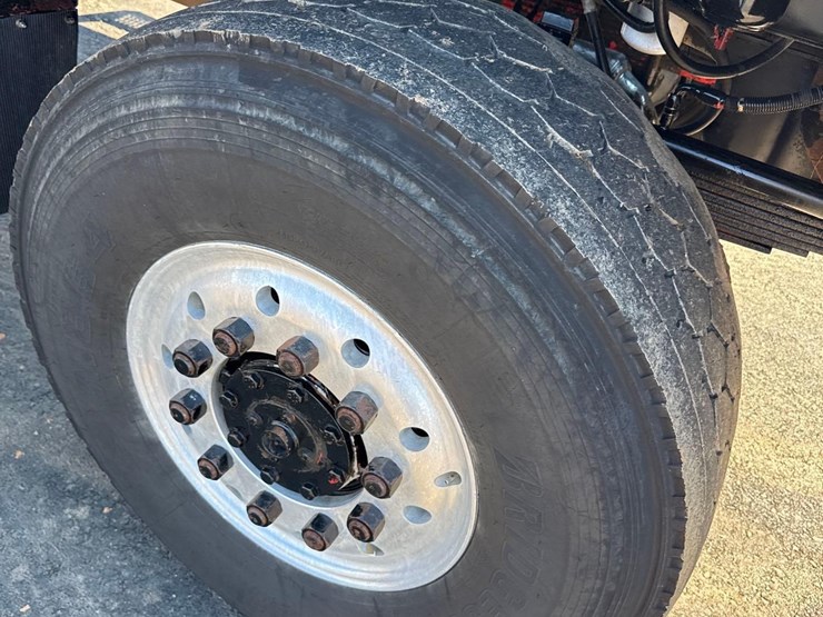 1999-peterbilt-357-image-9