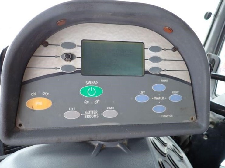 2004-gmc-t7500-image-25