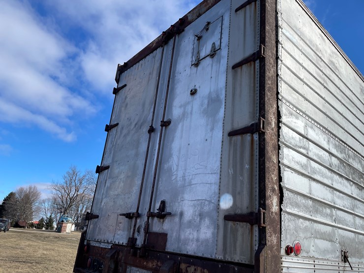 #4220-•-aeroliner-tandem-axle-storage-van-trailer-(no-title)-image-20