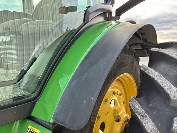 2012-john-deere-8260r-image-33