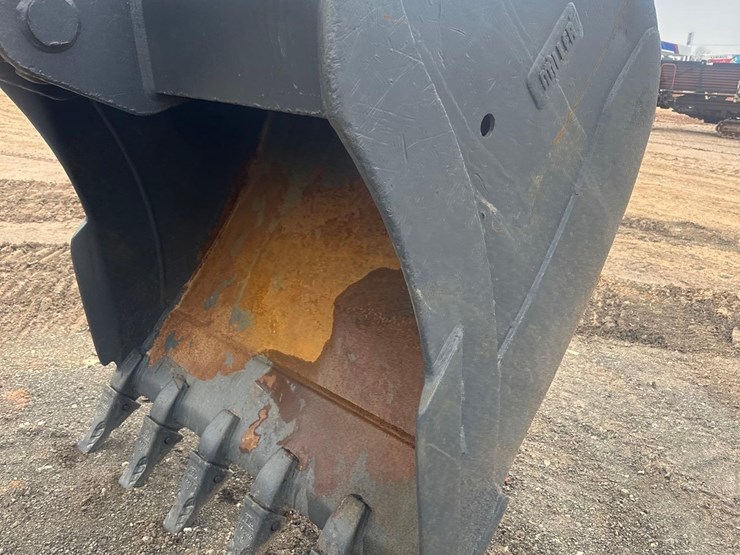 2022-komatsu-pc210-lc-image-10