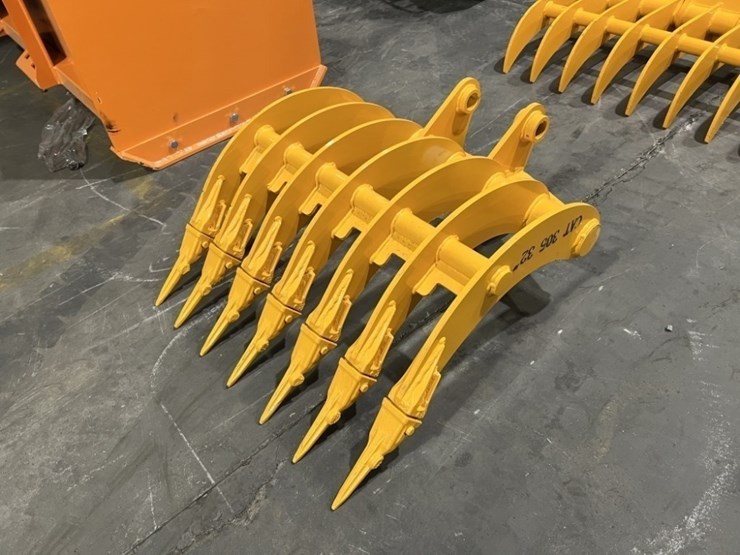 2026-caterpillar-305-image-4