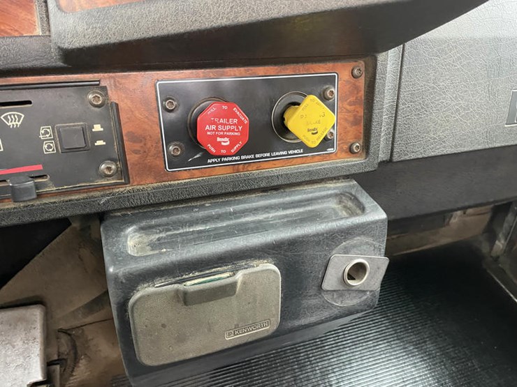 2000-caterpillar-c12-image-41