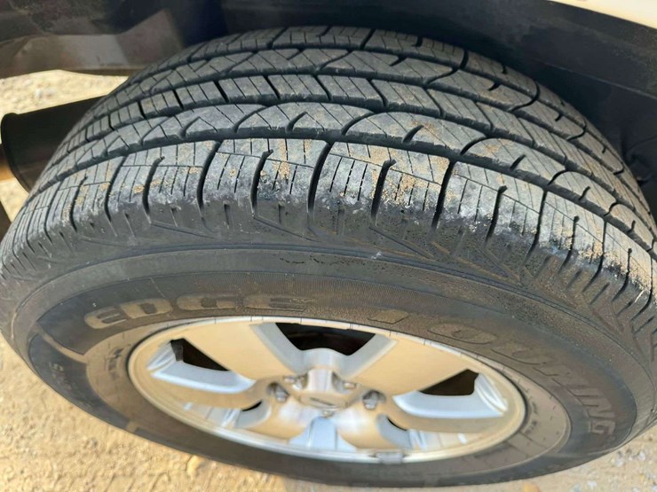 2010-ford-escape-image-15