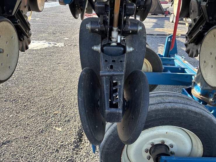 2010-kinze-3600-image-58