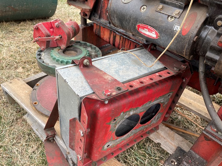 #4229-•-detroit-471-diesel-engine-on-stand-image-11