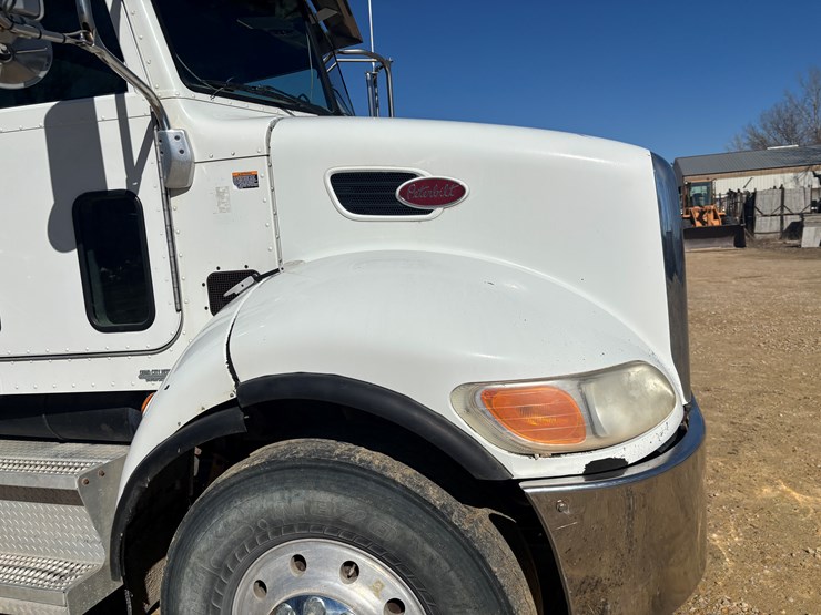 2009-peterbilt-340-image-14