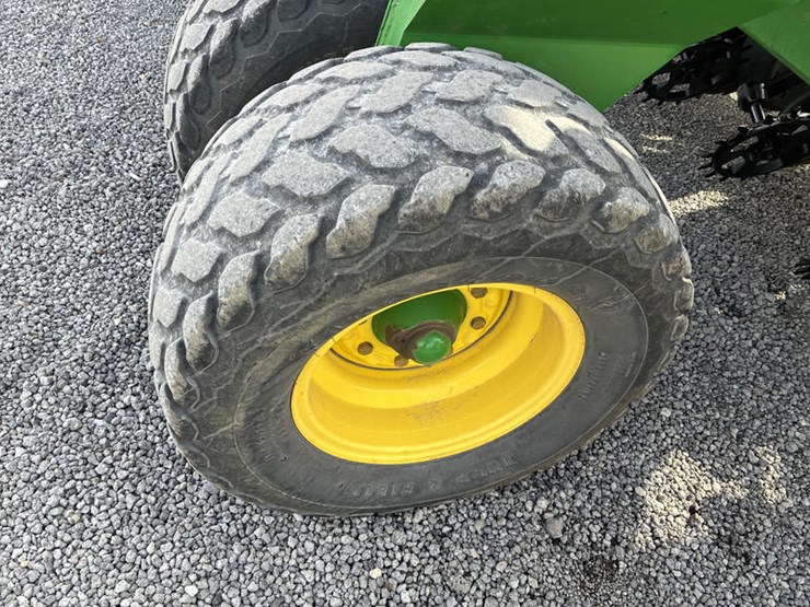 2005-john-deere-1690-image-38