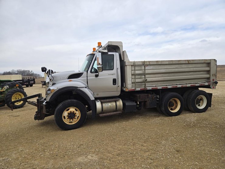 2014-international-7400-image-16