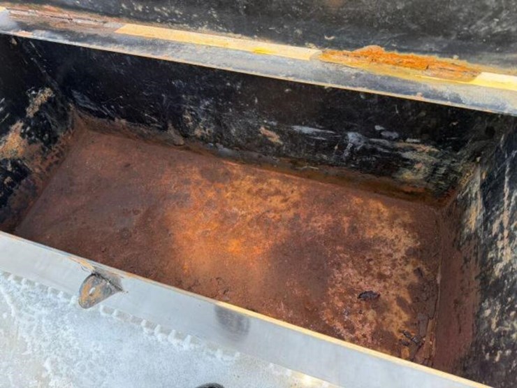 2009-mack-granite-gu813-image-42