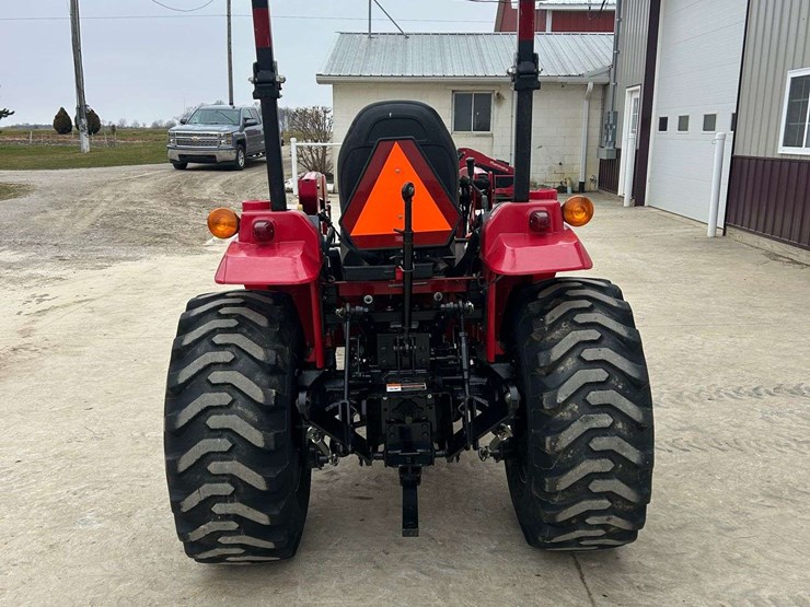 2015-mahindra-1533-image-3