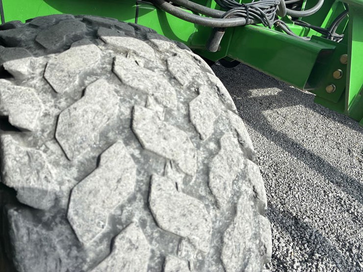 2005-john-deere-1690-image-19