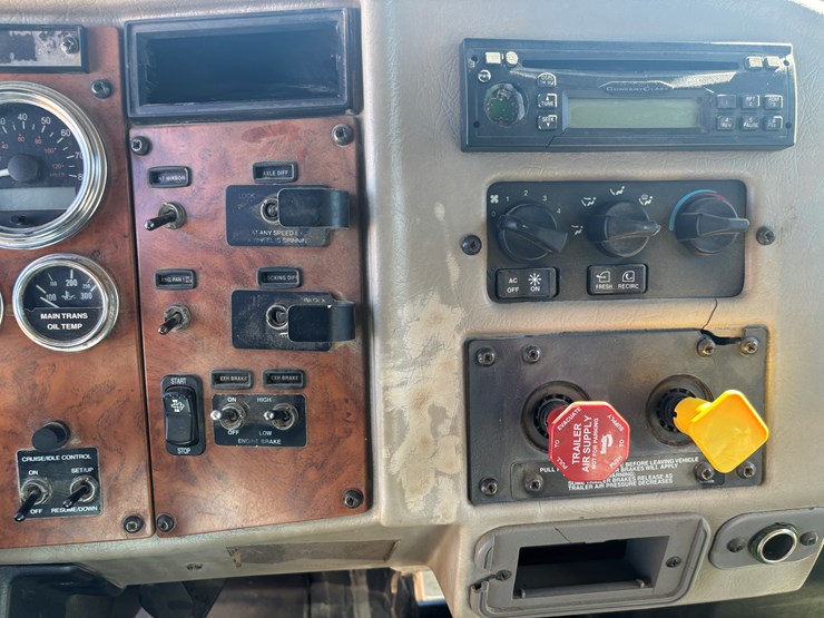 2009-peterbilt-340-image-37